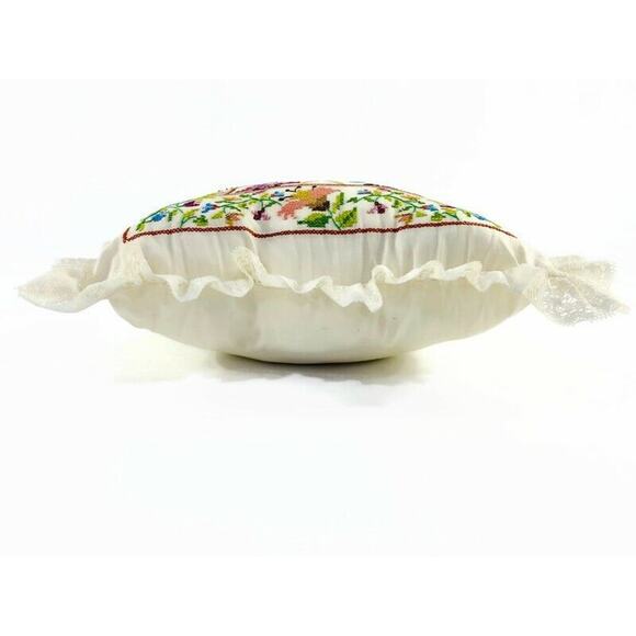 Cross Stitch Throw Pillow Vintage Colonial Style Welcome Lace Fringe 14 x 14 - Picture 3 of 7